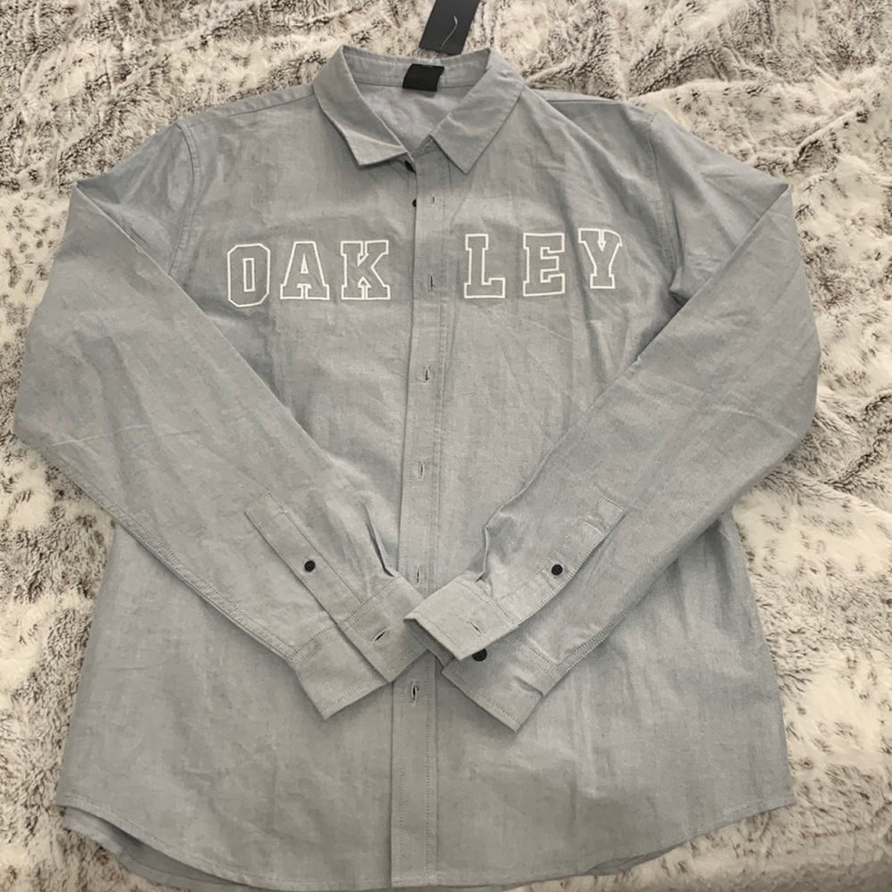 Oakley gray logo button down